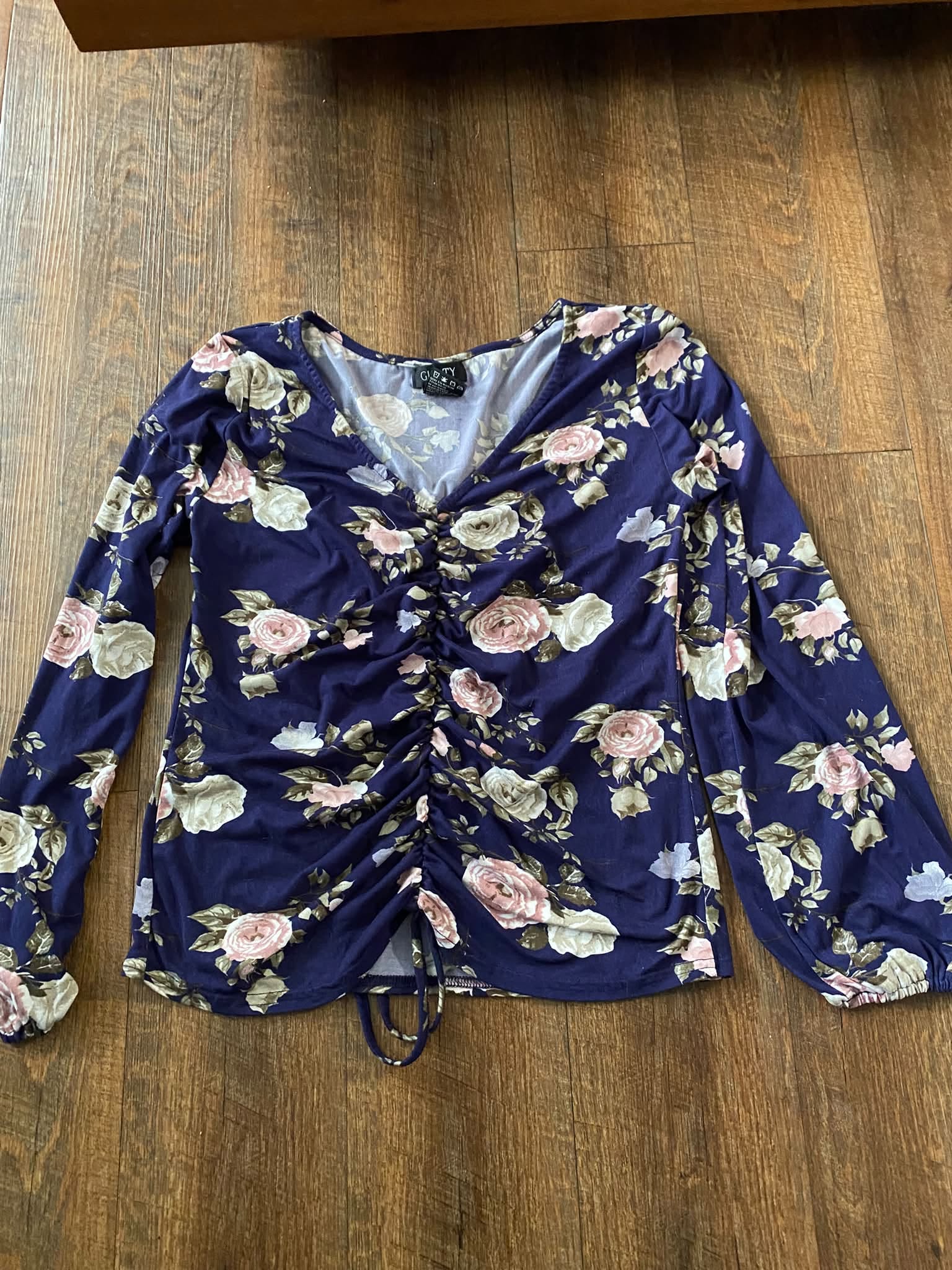 Haut fleuri à manches longues – femme