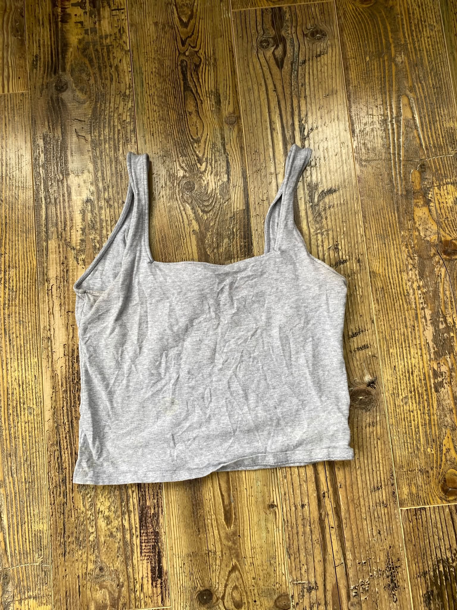 Crop top gris à bretelles
