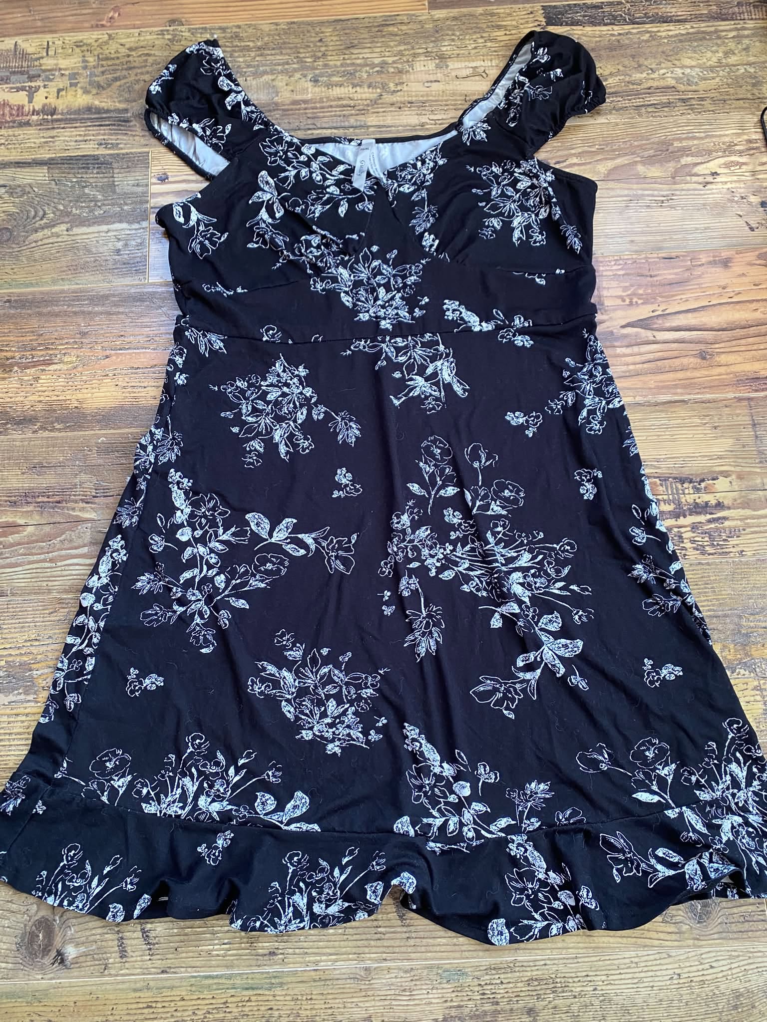 Robe GUESS fleurie noire & blanche