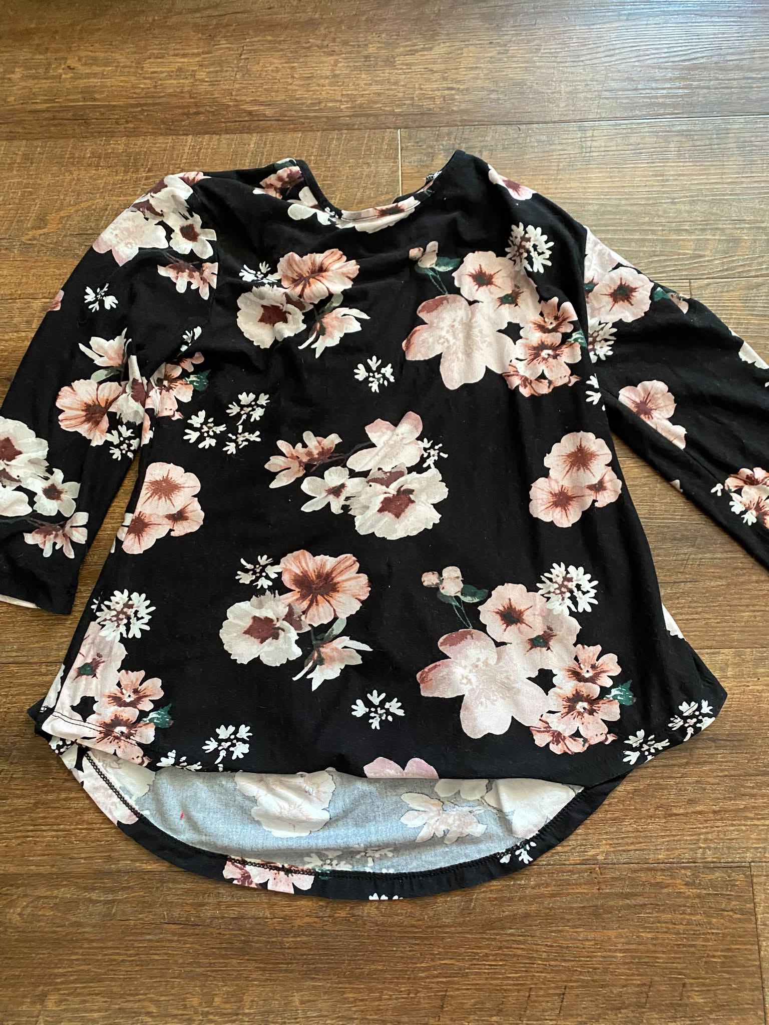 Chandail fleuri à manches 3/4 Ardene