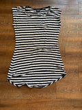 Camisole rayée noire et blanche