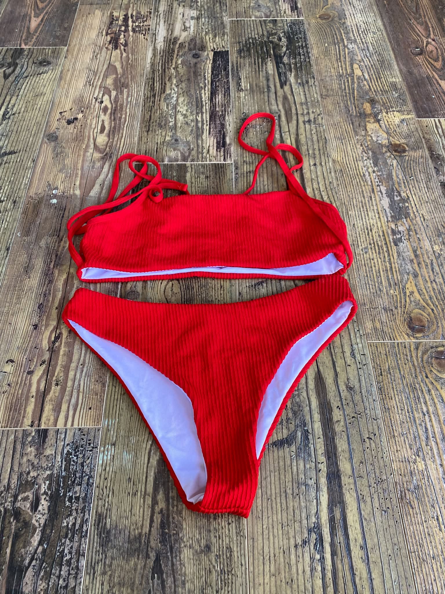 Maillot de bain deux pièces rouge