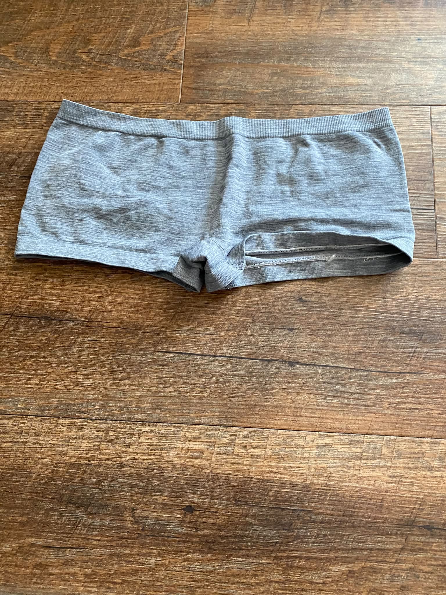 Boxer gris pâle neuf G21